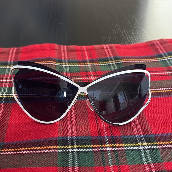 Authentic Dior Audacieuse 1 Sunglasses - Picture 6 of 13